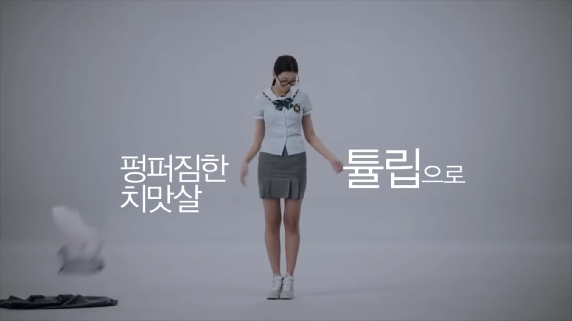 학생들한테마저 짧고 타이트한 핏을 강조하는 교복광고 | 인스티즈