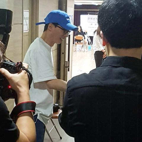 오늘자 사전 투표하러 간 유재석.jpg | 인스티즈