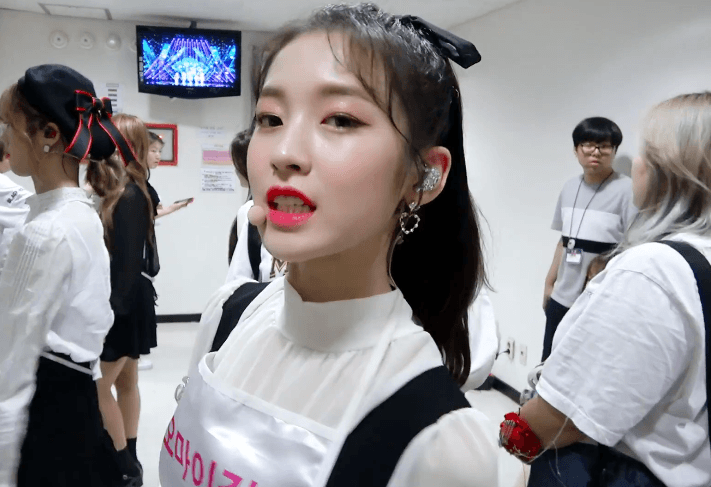 카메라에 끼부리는 오마이걸 아린이.gif | 인스티즈