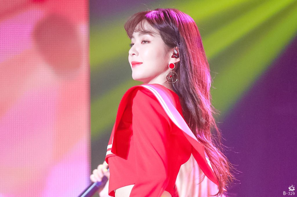 마린룩 입은 아이린.jpg | 인스티즈