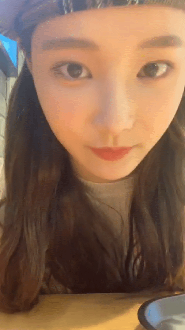 어제 3주년 기념 인스타 라이브한 모모랜드 연우.gif | 인스티즈