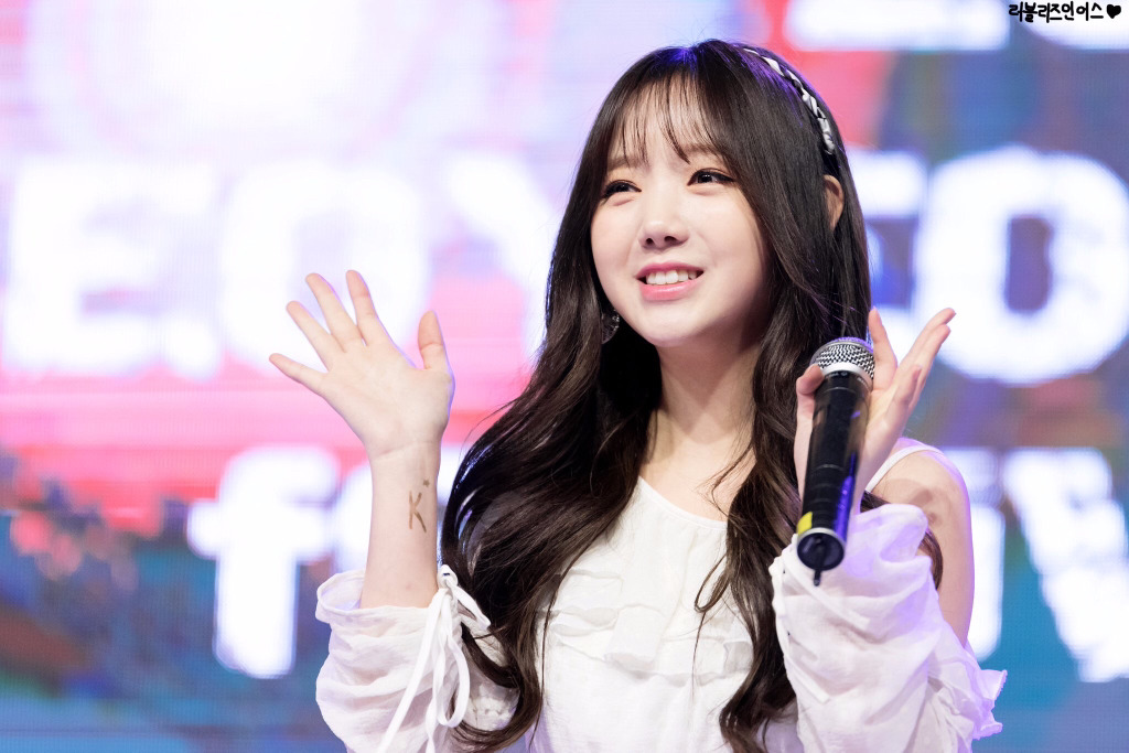 [러블리즈] 일 하다가 꽤나 더워져서 케이 | 인스티즈