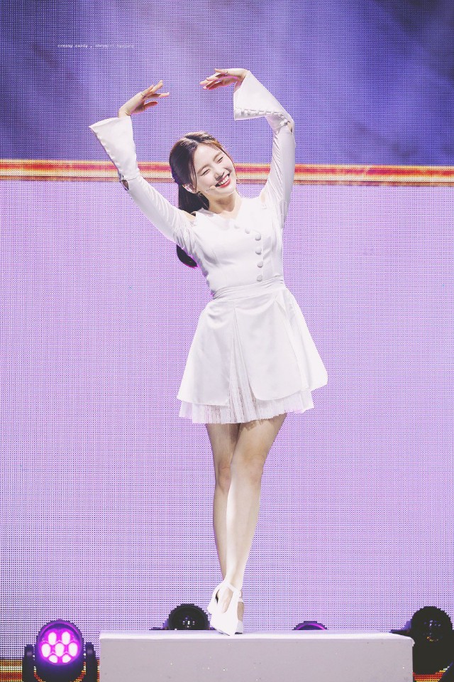 항상 웃는거 같은 오마이걸 리더 효정 | 인스티즈