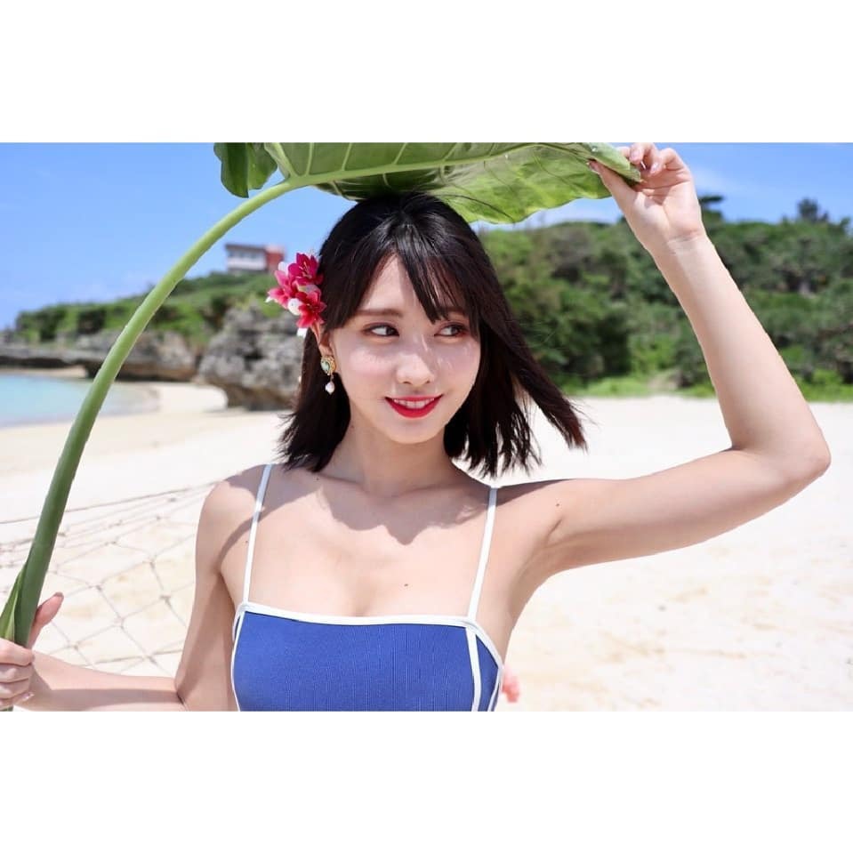 트와이스 모모 해변에서 수영복 | 인스티즈