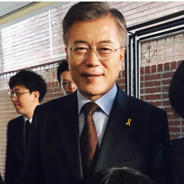 유미야...이니가 안뇽할때마다 나 돈다.... | 인스티즈