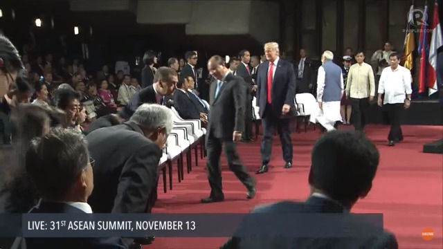 11/13 ASEAN 개막식에 참석한 문재인 대통령.jpg | 인스티즈