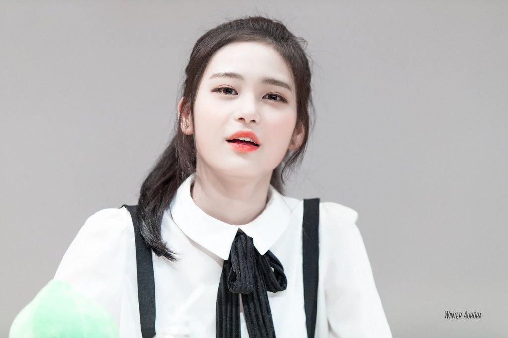 알고보니 너무 어려서 당황스러운 신인 여자아이돌.jpg | 인스티즈
