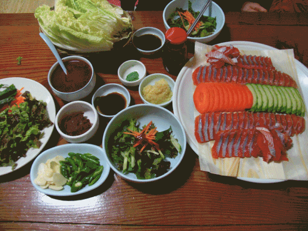신선하고 맛있는! 송어회 (+사이드) gifjpg | 인스티즈
