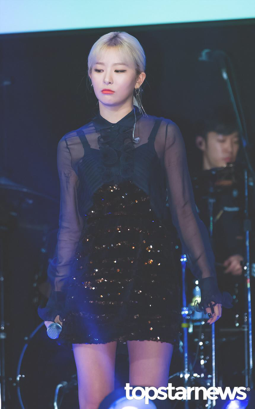 자이언티 쇼케이스에서 마이크 고장으로 심통난 슬기 | 인스티즈