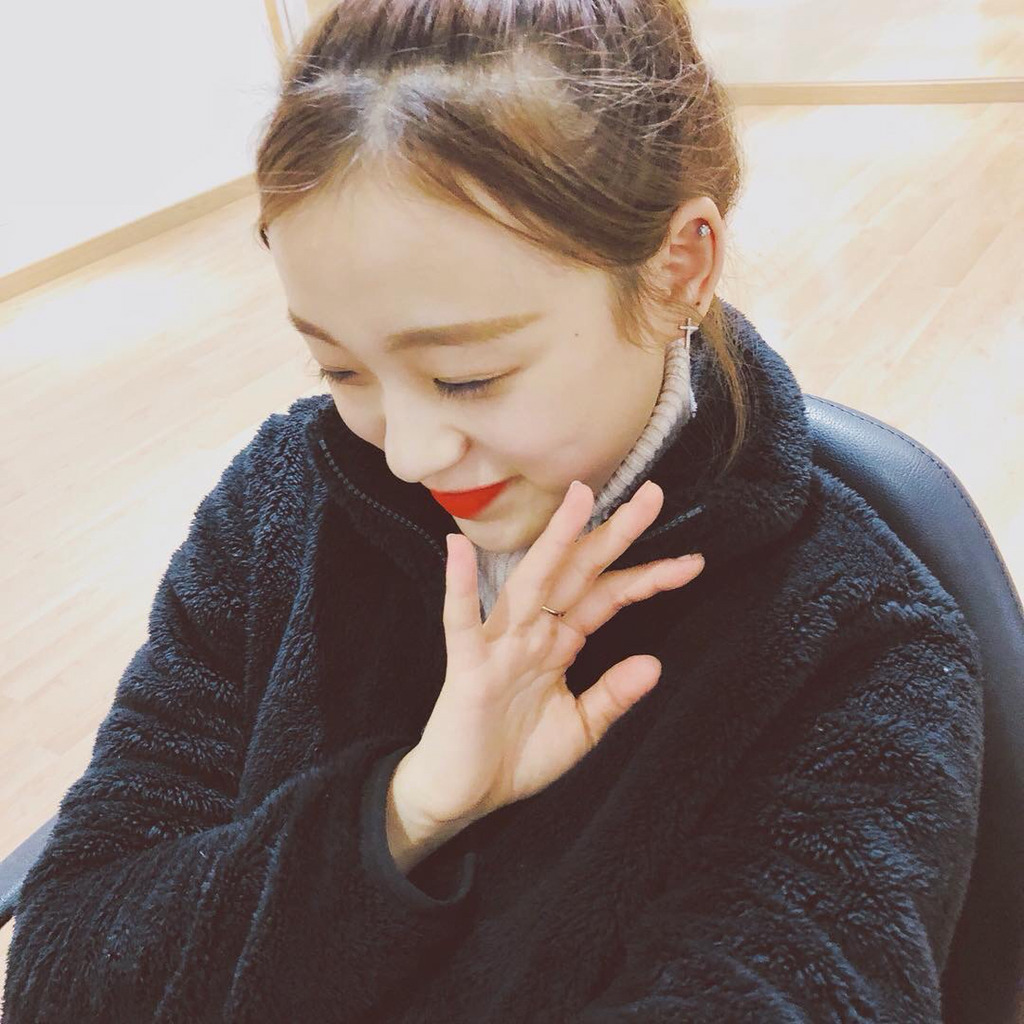 [에이프릴] 아침부터 꽤나 추운 것 같아서 진솔이 | 인스티즈